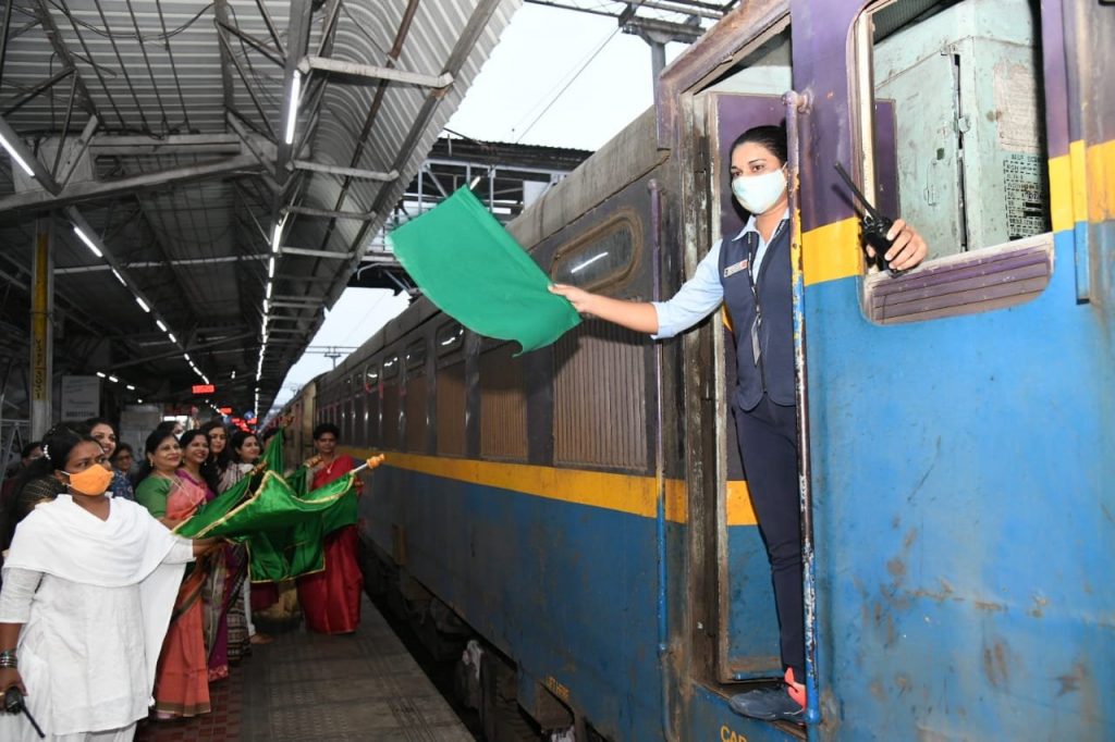 Loco Pilot Salary: लोको पायलट को मिलती है मोटी सैलरी, जानें हर महीने अकाउंट में आते हैं कितने रुपये 1 Loco Pilot