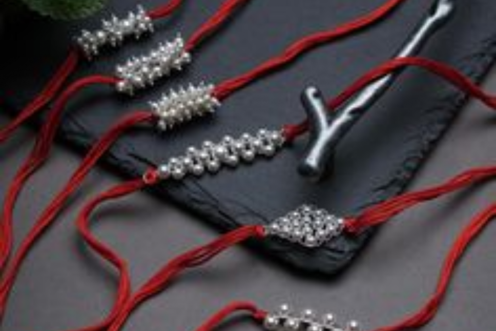 Rakhi For Bhabhi, Raksha Bandhan 2024 : रक्षाबंधन पर भाभी को बांधे ये डिजाइनर राखी 6 Pearl
