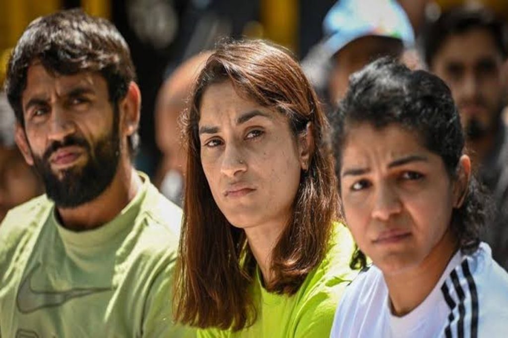 Vinesh Phogat Retirement : विनेश फोगाट ने लिया संन्यास, पहलवान ने हमेशा किया संघर्ष 1 Vinesh1