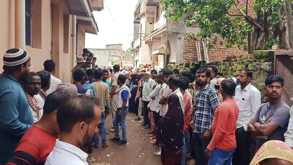 कपाली : शादी के सात माह बाद ही पत्नी की चापड़ से हत्या कर पति ने लगायी फांसी 1 2 Kapali 2