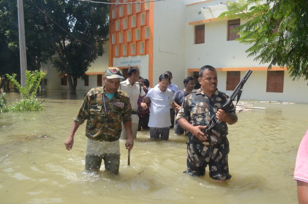 Photos: भागलपुर में सड़क पर चल रही नाव, Nh-80 भी डूबा, गंगा की तबाही देखिए... 13 20Bha 73 20092024 6