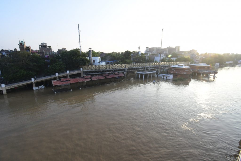 Bihar Flood: गंगा के उफान से पानी-पानी हुआ पटना, तस्वीरों में देखें बाढ़ के हालात 15 21Pat 95 21092024 2