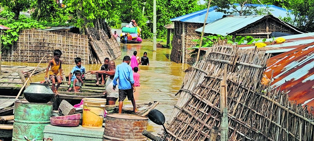 Photos: सुपौल में कोसी से तबाही की 20 तस्वीरें देखिए, सुबह होते ही मचा कोहराम, घर छोड़कर भागे लोग 15 29Sau 25 29092024 64 C641Bha103040479