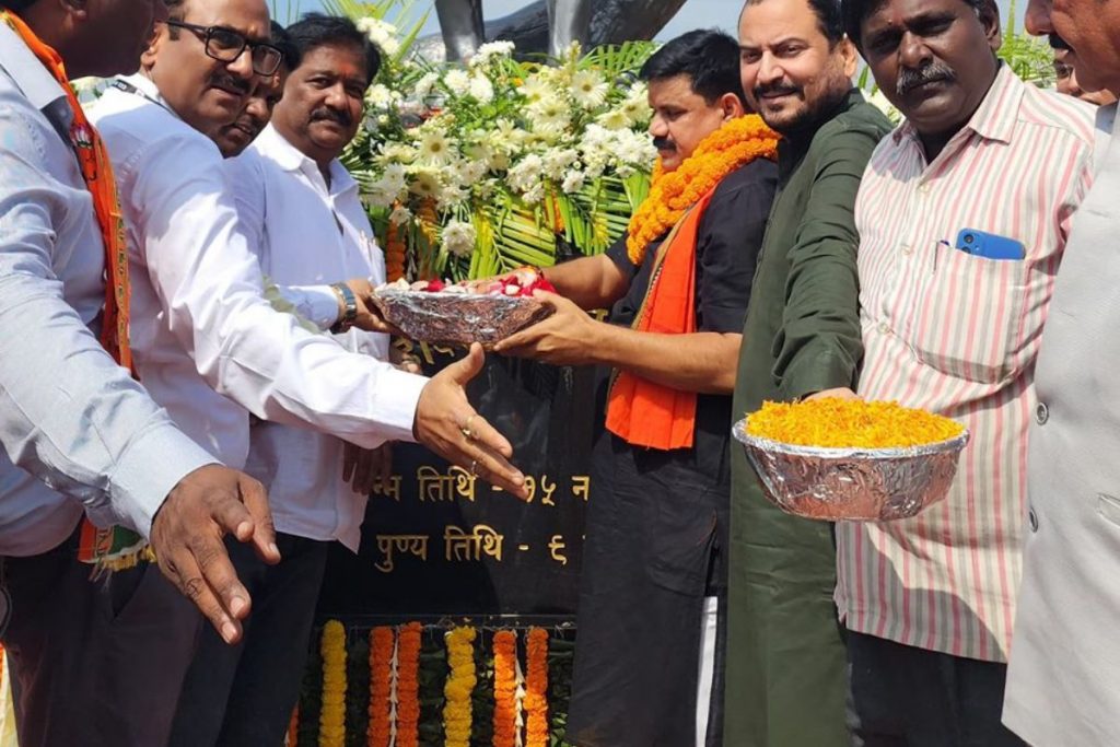 Photos: दो दिवसीय दौरे पर झारखंड पहुंचे केंद्रीय कोयला राज्यमंत्री सतीष चंद्र दुबे, Bjp कार्यकर्ताओं ने ऐसे किया स्वागत 6 Add A Heading 10 1