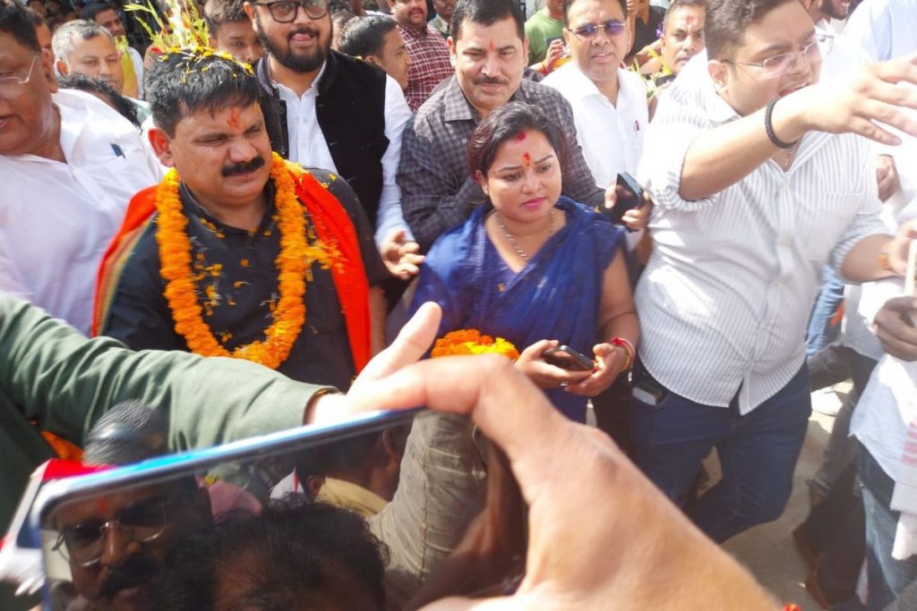 Photos: दो दिवसीय दौरे पर झारखंड पहुंचे केंद्रीय कोयला राज्यमंत्री सतीष चंद्र दुबे, Bjp कार्यकर्ताओं ने ऐसे किया स्वागत 2 Add A Heading 7 1