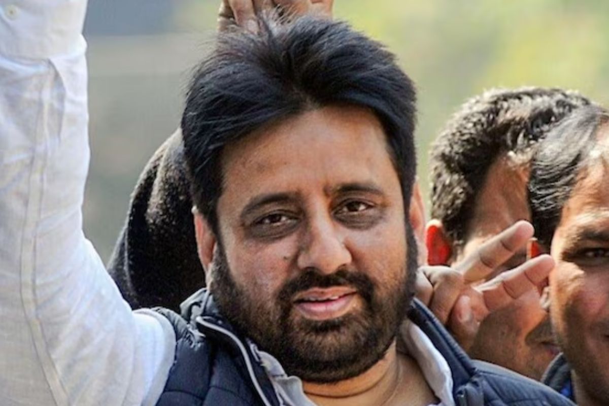 आप विधायक अमानतुल्लाह खान के घर पर Ed का छापा, संजय सिंह ने कहा- मोदी की तानाशाही आप विधायक अमानतुल्लाह खान के घर पर Ed का छापा, संजय सिंह ने कहा- मोदी की तानाशाही