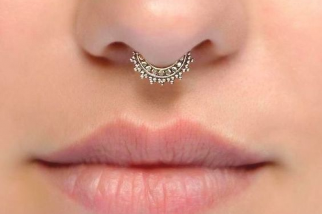 Aditi Rao Hydari-Inspired Centre Nose Ring Look: अदिति राव हैदरी से प्रेरित सेंटर नोज़ रिंग स्टाइल के साथ स्पॉटलाइट चुराएं, ये सेंटर नोज़ रिंग लुक देंगे एक अलग ट्विस्ट 3 Center Nose Ring 1