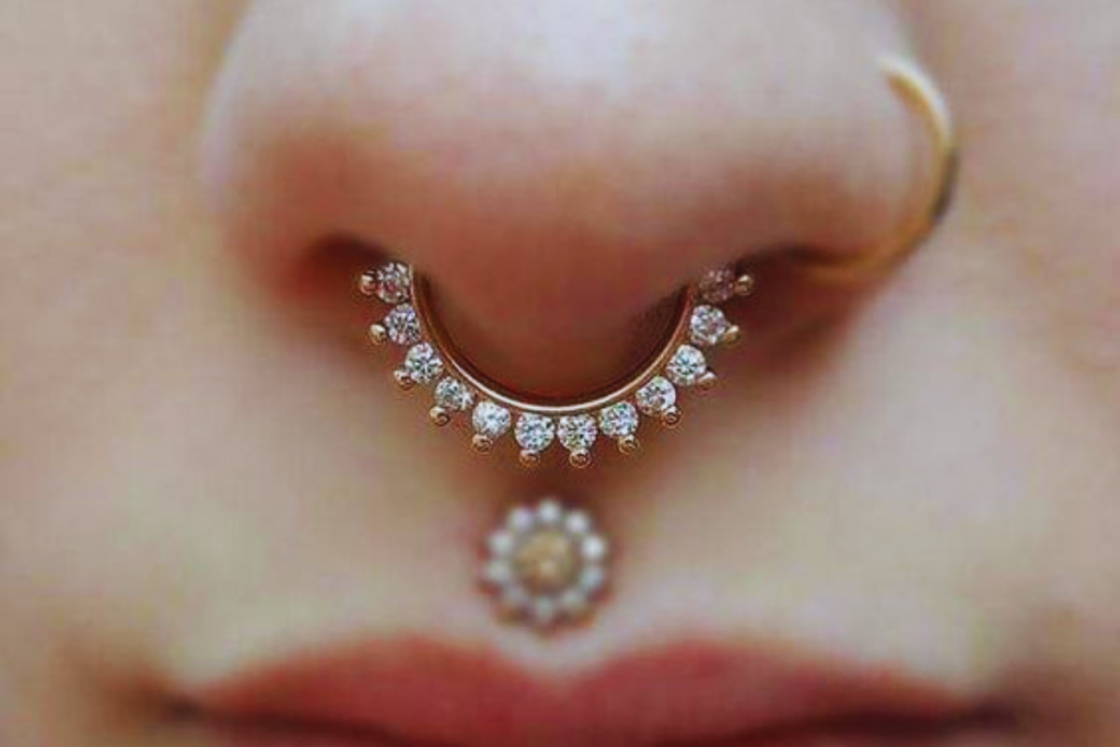 Aditi Rao Hydari-Inspired Centre Nose Ring Look: अदिति राव हैदरी से प्रेरित सेंटर नोज़ रिंग स्टाइल के साथ स्पॉटलाइट चुराएं, ये सेंटर नोज़ रिंग लुक देंगे एक अलग ट्विस्ट 4 Center Nose Ring