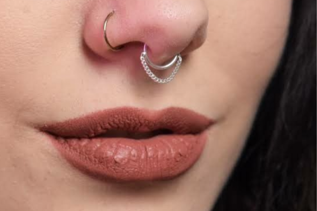 Aditi Rao Hydari-Inspired Centre Nose Ring Look: अदिति राव हैदरी से प्रेरित सेंटर नोज़ रिंग स्टाइल के साथ स्पॉटलाइट चुराएं, ये सेंटर नोज़ रिंग लुक देंगे एक अलग ट्विस्ट 2 Center Nose Ring 2