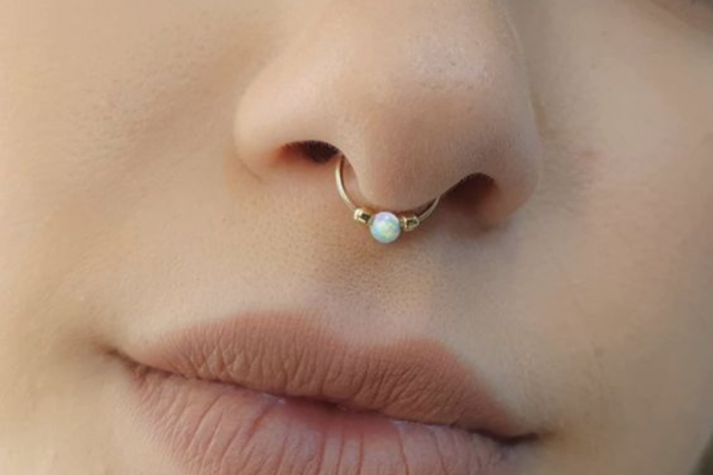 Aditi Rao Hydari-Inspired Centre Nose Ring Look: अदिति राव हैदरी से प्रेरित सेंटर नोज़ रिंग स्टाइल के साथ स्पॉटलाइट चुराएं, ये सेंटर नोज़ रिंग लुक देंगे एक अलग ट्विस्ट 5 Center Nose Ring 5