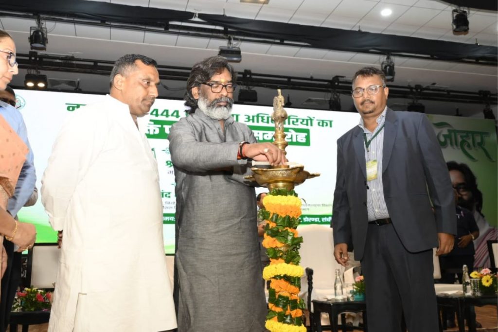 Hemant Soren Distributes Appointment Letter: हेमंत सोरेन ने 444 प्रशिक्षण अधिकारियों को दिया नियुक्ति पत्र 1 Hemant Soren Distributes Appointment Letter 1