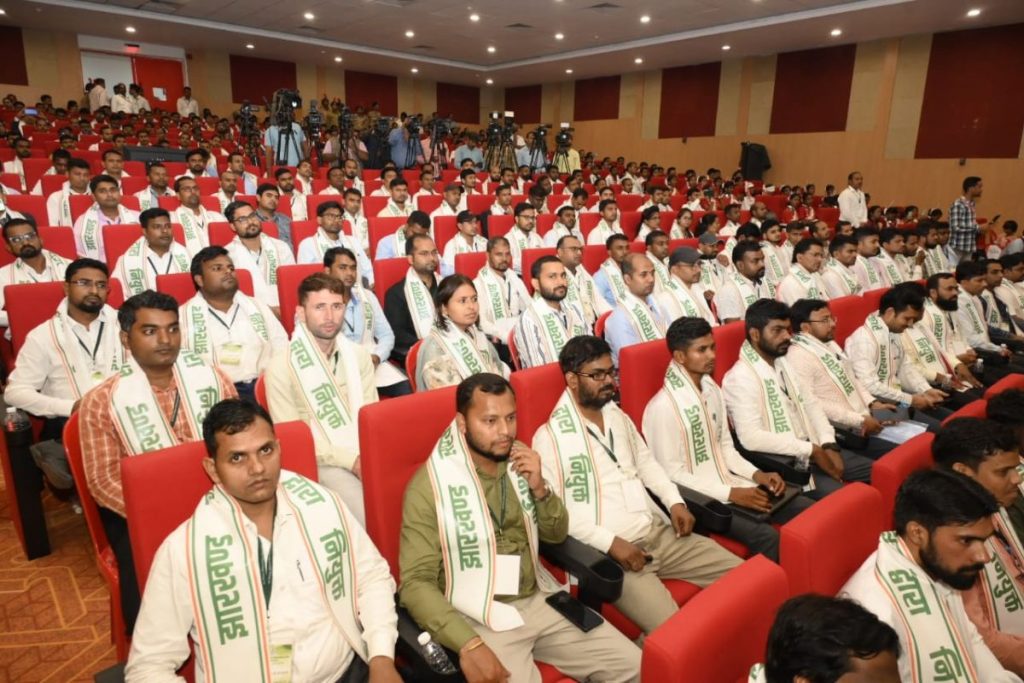 Hemant Soren Distributes Appointment Letter: हेमंत सोरेन ने 444 प्रशिक्षण अधिकारियों को दिया नियुक्ति पत्र 2 Hemant Soren Distributes Appointment Letter 2