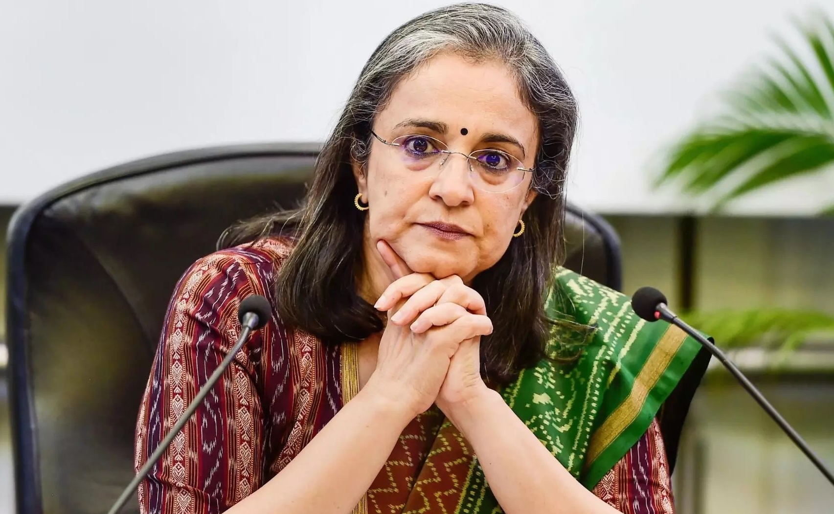 SEBI: माधबी पुरी बुच के बचाव में उतरा सेबी, आरटीआई का जवाब देने से किया  इनकार