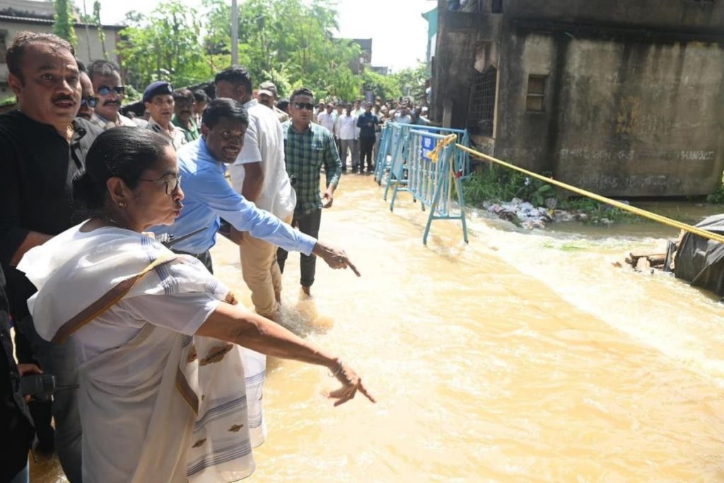 Bengal Flood : ममता बनर्जी का फूटा गुस्सा कहा,पांसकुड़ा में साजिशों की बाढ़, डीवीसी पर बोला हमला 1 Mamata Banerjee 2 1