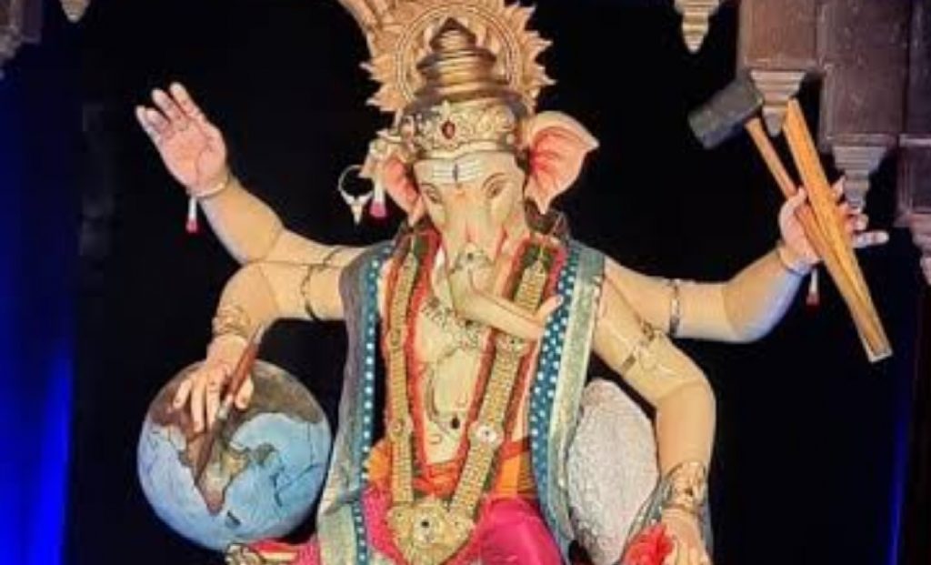 Top 5 Ganesh Pandals In Mumbai: गणेशोत्सव का हिस्सा बनने आएं मुंबई के 5 गणपति पंडाल, देशभर में हैं प्रसिद्ध 3 Mumbaicha Raja