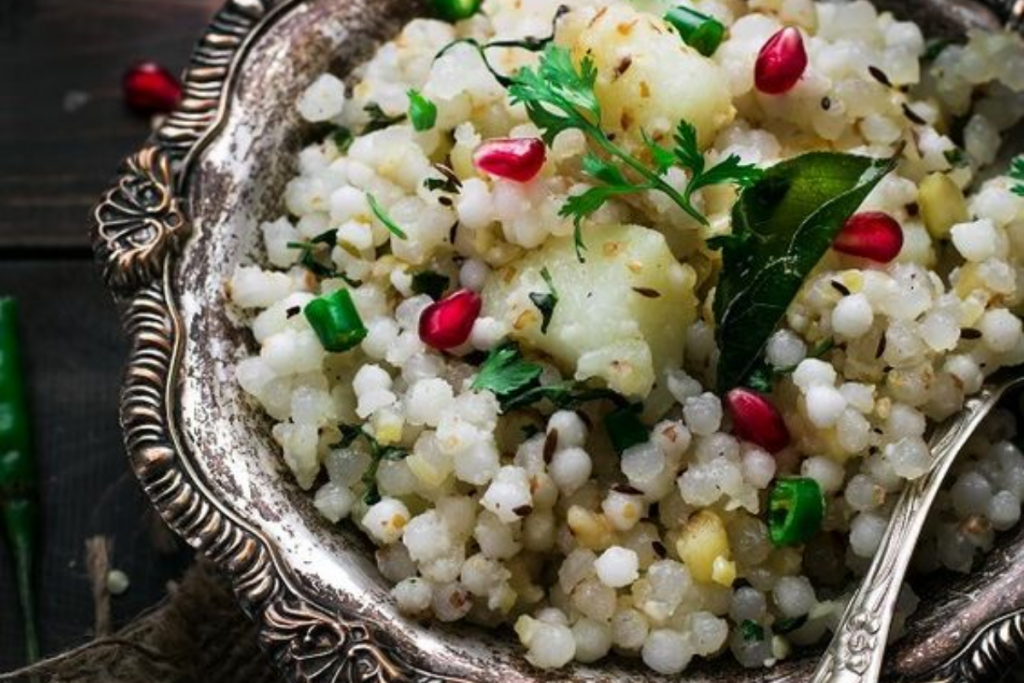 Sabudana Khichdi Tips: साबूदाना खिचड़ी के तेल सोखने के ये हो सकते हैं कारण 1 Keep These Things In Mind While Making Sabudana Khichdi
