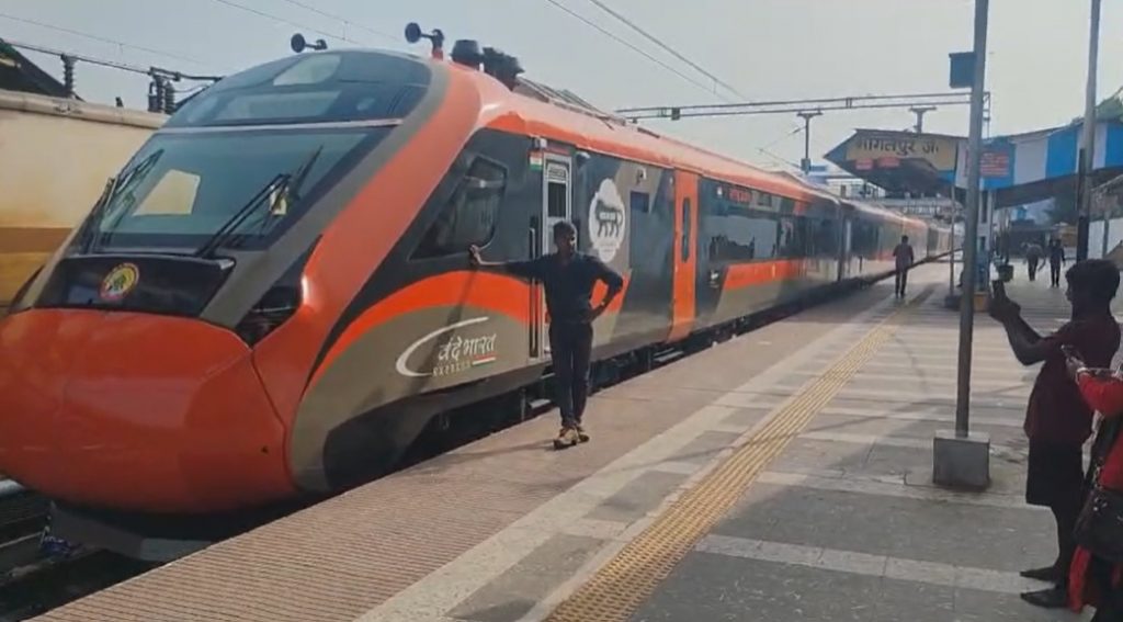 Vande Bharat Train: पहली बार भागलपुर जंक्शन पहुंची वंदे भारत ट्रेन, ट्रायल रन आज, देखिए तस्वीरें... 4 Screenshot 2024 09 13 082035