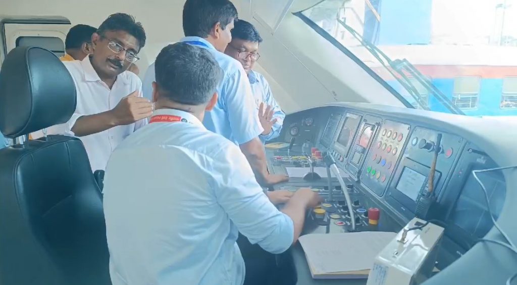 Vande Bharat: भागलपुर-हावड़ा वंदे भारत एक्सप्रेस का हुआ ट्रायल रन, Drm ने बतायी ट्रेन की खासियत... 3 Screenshot 2024 09 13 150203