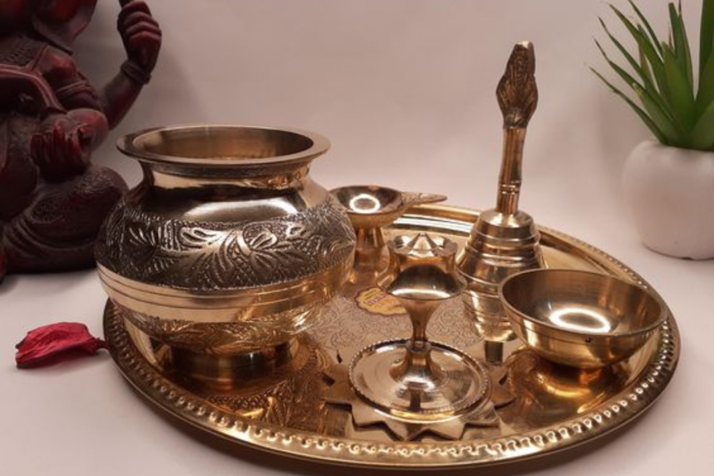 Shining Utensils For Worship: पूजा के लिए घर में चमकाएं तांबे और पीतल के बर्तन, इन उपायों से हाथ नहीं होंगे खराब 3 Shining Utensils For Worship 2