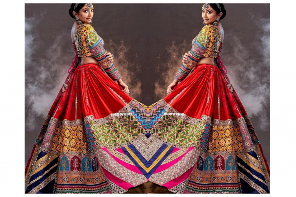 Navratri Outfits For Dandiya: पुरानी बनारसी साड़ी से बनावायें गरबा नाईट के लिए चनिया चोली 1 Style Choli 5