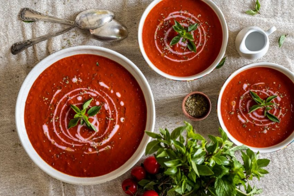 Tomato-Turmeric Soup For Weight Loss: वजन घटाने के लिए एक स्वादिष्ट और पौष्टिक बूस्ट की तरह काम करता है ये सूप 1 Tomato Turmeric Soup 2