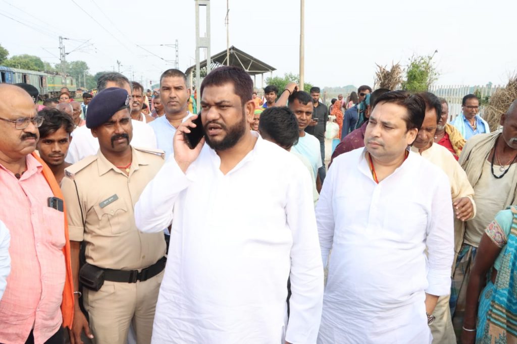 Bihar Politics: भागलपुर पहुंचे Vip प्रमुख मुकेश सहनी, बाढ़ पीड़ितों से मुलाकात कर मदद का दिया भरोसा 1 Whatsapp Image 2024 09 29 At 7.58.46 Pm