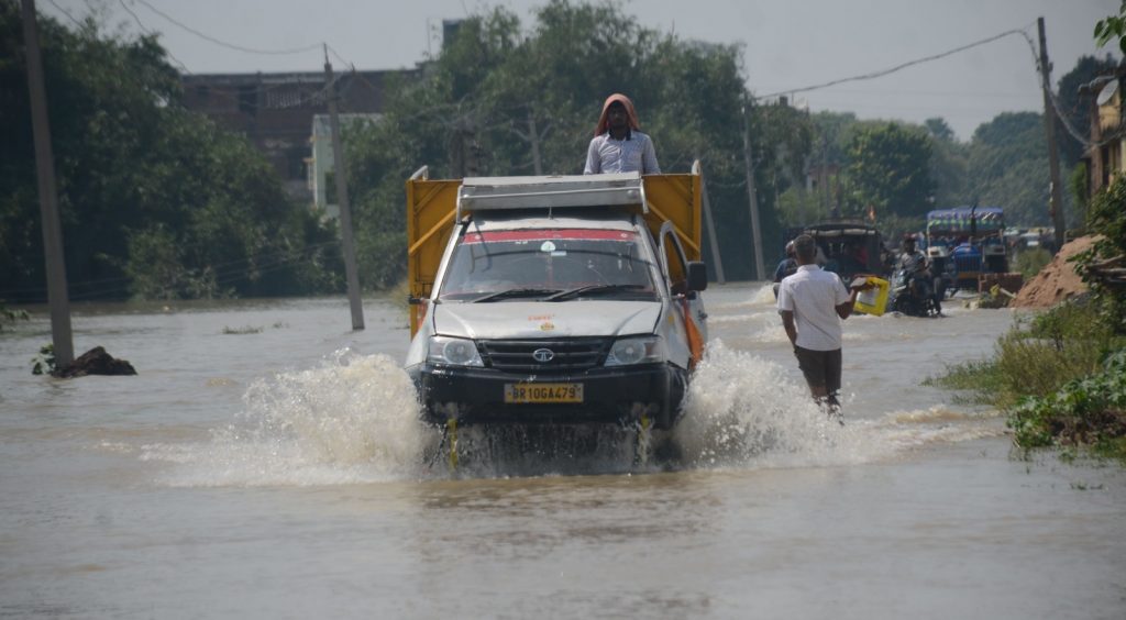 Bihar Flood: भागलपुर में बाढ़ से तबाही की तस्वीरें, सड़क पर बह रही गंगा, शहर में चल रही नाव... 11 E8614Fdd 1Acd 4A30 B942 5F83Edaa5988