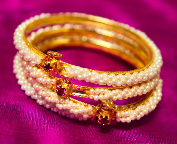 Bangles For Karwa Chauth: इस करवा चौथ आपके लुक में चार-चांद लगाएंगे ये सुंदर कंगन डिजाइन 7 Istockphoto 1046316676 612X612 1