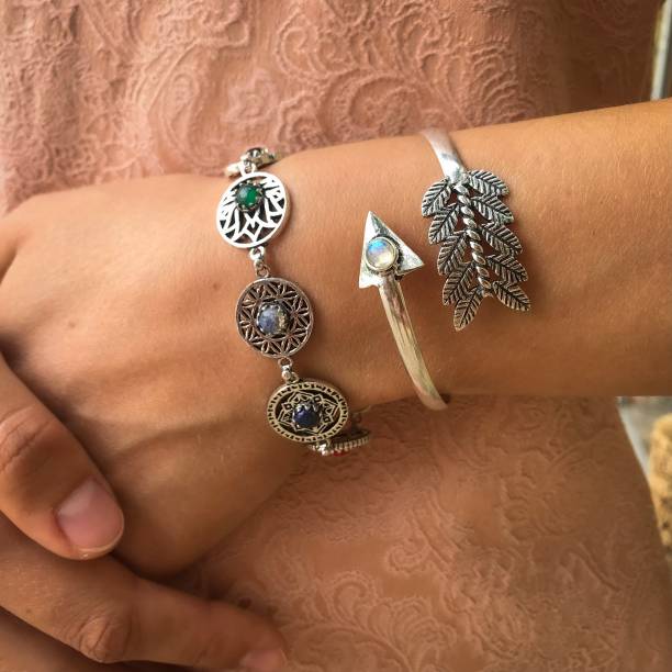 Jewellery For Dandiya Night: डांडिया-गरबा नाइट में सबकी नजरें होंगी आप पर, पहनें ये ट्रेंडी ज्वेलरी 5 Istockphoto 1163354085 612X612 1