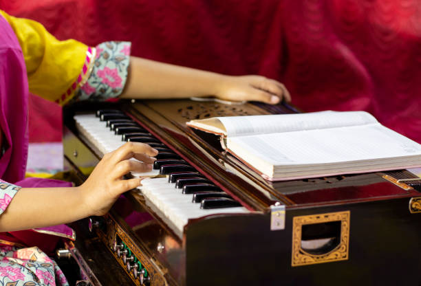 Personality Test: गाना सुनना करते हैं पसंद ? जानिए यह पसंद आपके बारे में क्या बतलाती है 1 Istockphoto 1295806962 612X612 1