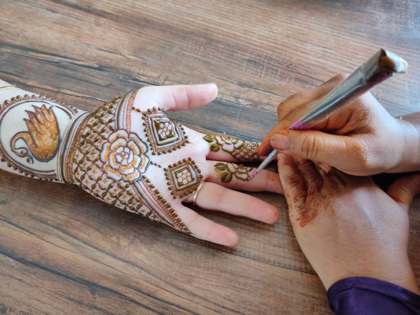 Hartalika Teej 2024: हरतालिका तीज के लिए यहां से चुने ट्रेंडी मेहंदी डिजाइन 3 Istockphoto 1326966378 612X612 1