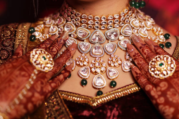 Style Your Dupatta For Karwa Chauth: करवाचौथ पर शादी का दुपट्टा ऐसे करें स्टाइल 6 Istockphoto 2149946809 612X612 1