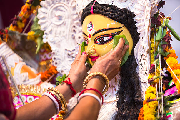 Shardiya Navratri 2024: नवरात्रि में माता रानी के 16 श्रृंगार में जरूरी है ये चीजें, पूरी होगी मनोकामना 1 Istockphoto 484155878 612X612 1