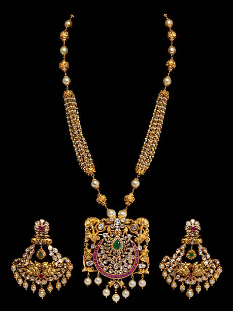 Jewellery For Dandiya Night: डांडिया-गरबा नाइट में सबकी नजरें होंगी आप पर, पहनें ये ट्रेंडी ज्वेलरी 9 Istockphoto 598960764 612X612 1