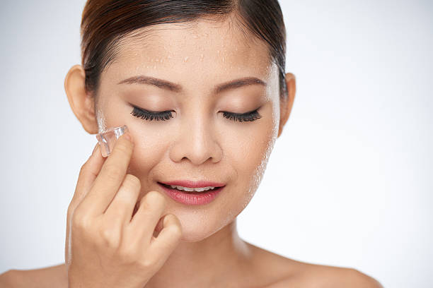Skin Care Tips: स्किन केयर रूटीन में शामिल करें आइस थेरेपी, जानें क्या है फायदे 1 Istockphoto 608541398 612X612 1