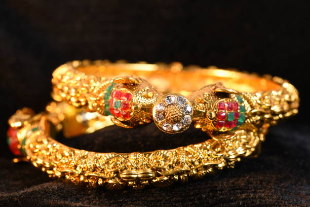 Bangles For Karwa Chauth: इस करवा चौथ आपके लुक में चार-चांद लगाएंगे ये सुंदर कंगन डिजाइन 2 Istockphoto 824749622 612X612 1