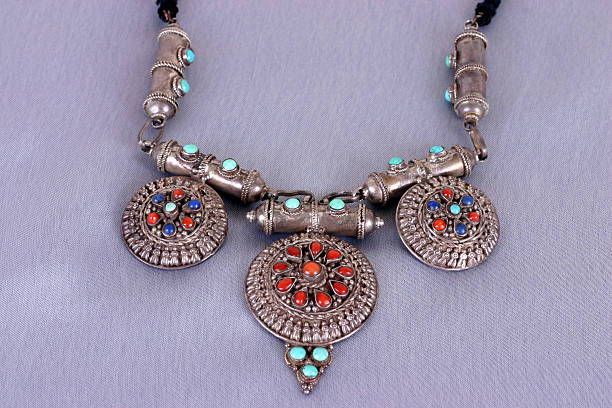 Jewellery For Dandiya Night: डांडिया-गरबा नाइट में सबकी नजरें होंगी आप पर, पहनें ये ट्रेंडी ज्वेलरी 4 Istockphoto 91210236 612X612 1