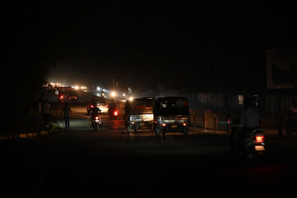 टाटा की नगरी जमशेदपुर में ब्लैकआउट, डीवीसी से बिजली की आपूर्ति बंद, लोग परेशान 1 Jamshedpur Blackout News 1