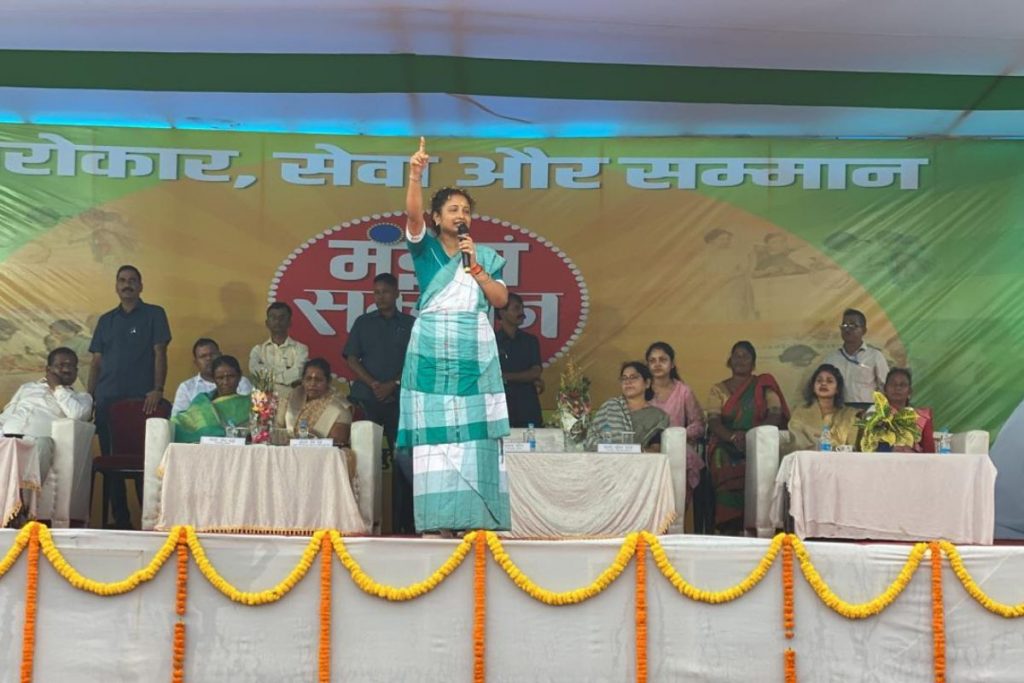 Jmmsy: मंईयां सम्मान यात्रा लेकर बोड़ाम पहुंचीं हेमंत सोरेन की पत्नी कल्पना सोरेन, जानें क्या कहा 1 Jmmsy Kalpana Soren Maiya Samman Yatra East Singhbhum 1