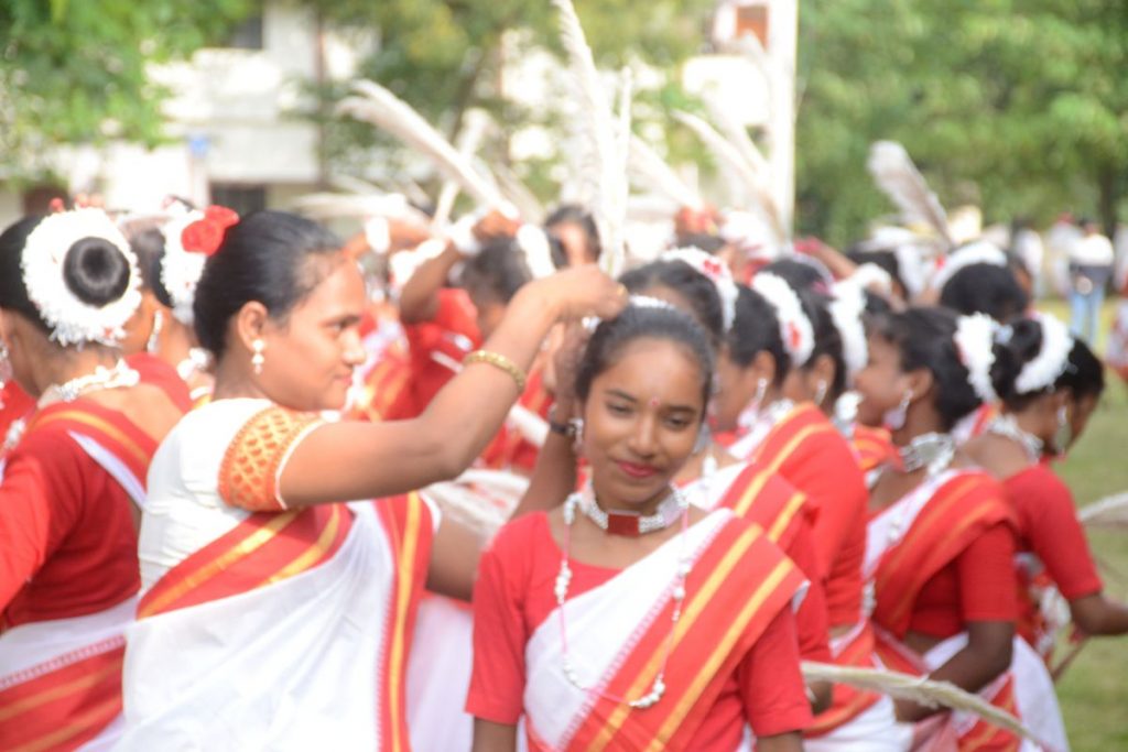 Karma Puja: करम परब की पूर्व संध्या पर मोरहाबादी में दिखी आदिवासी संस्कृति 4 Karma Puja 2024 Jharkhand Ranchi Morabadi Today