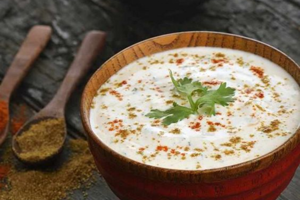 Navratri Vrat Recipe: साबूदाना की खिचड़ी से हो रही है एसिडिटी? पीएं यह खीरा मट्ठा और पाएं तुरंत राहत 1 Lassi