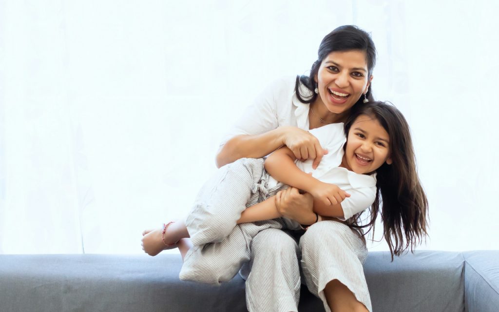 Parenting Tips For Mom &Amp; Daughter: एक मां और बच्ची के रिश्ते को मजबूत बनाती हैं ये 7 आदतें 1 Parenting Tips 18