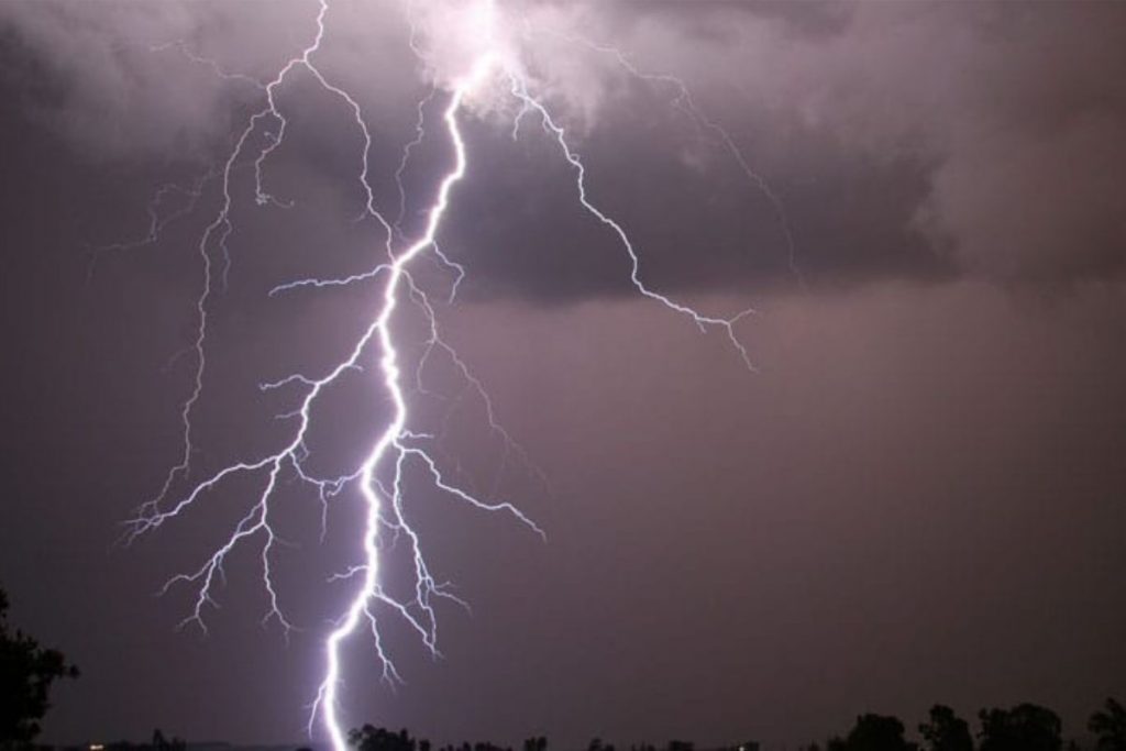 Bengal Weather Update : कोलकाता समेत जिलों में भारी बारिश रहेगी जारी, जलजमाव से समान्य जनजीवन हुआ प्रभावित 2 Rain 2