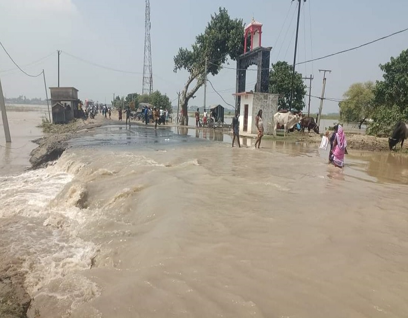 Photos: भागलपुर में सड़क पर चल रही नाव, Nh-80 भी डूबा, गंगा की तबाही देखिए... 1 केिहकहिी 1