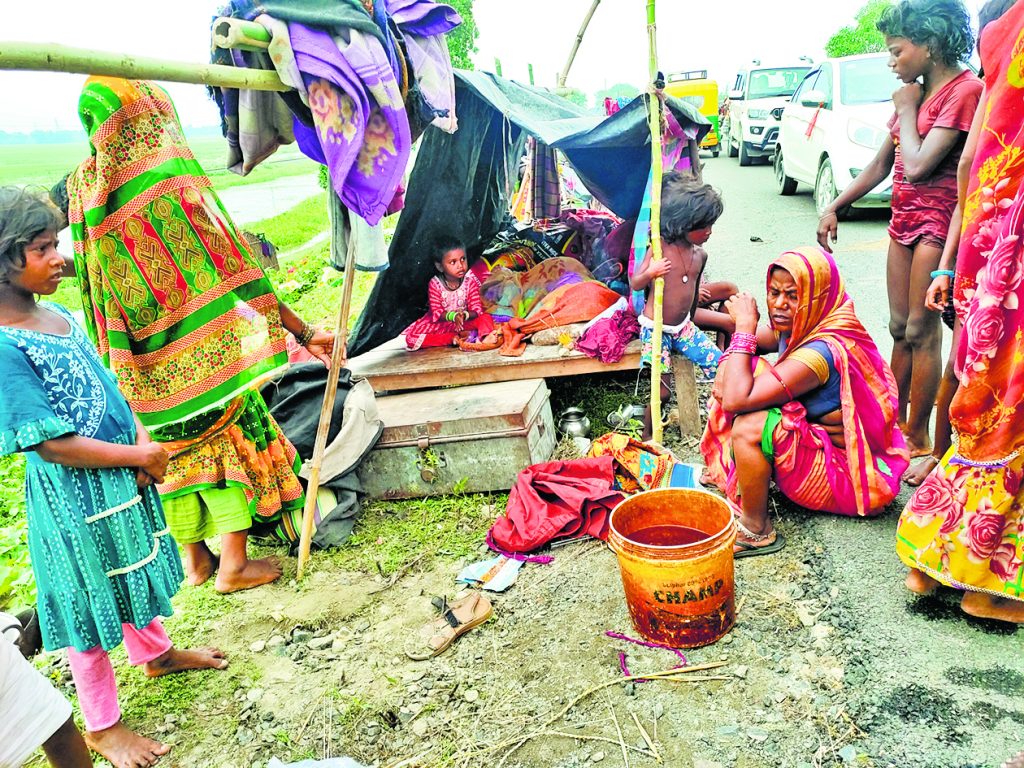 Photos: सहरसा-सुपौल को कोसी ने फिर उजाड़ा, 20 तस्वीरों में देखें लाखों बेघर लोगों की कैसे कट रही जिंदगी... 3 01Sau 20 01102024 64 C641Bha103040587