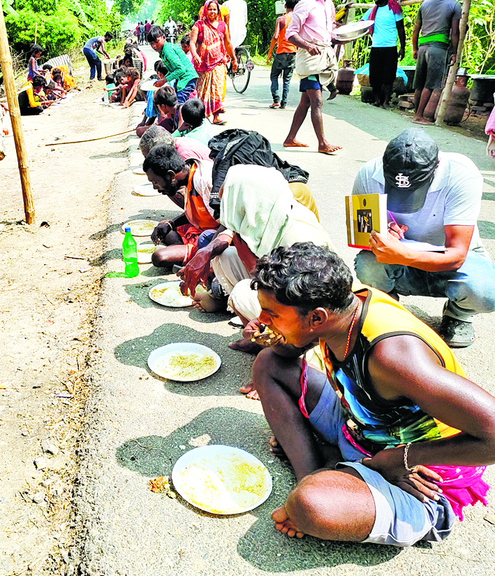 Photos: सहरसा-सुपौल को कोसी ने फिर उजाड़ा, 20 तस्वीरों में देखें लाखों बेघर लोगों की कैसे कट रही जिंदगी... 11 01Sau 21 01102024 64 C641Bha103040587