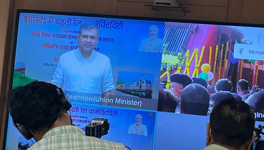 Railway: झारखंड में 56 हजार करोड़ के रेलवे प्रोजेक्ट की योजना पर चल रहा है काम 2 03 1