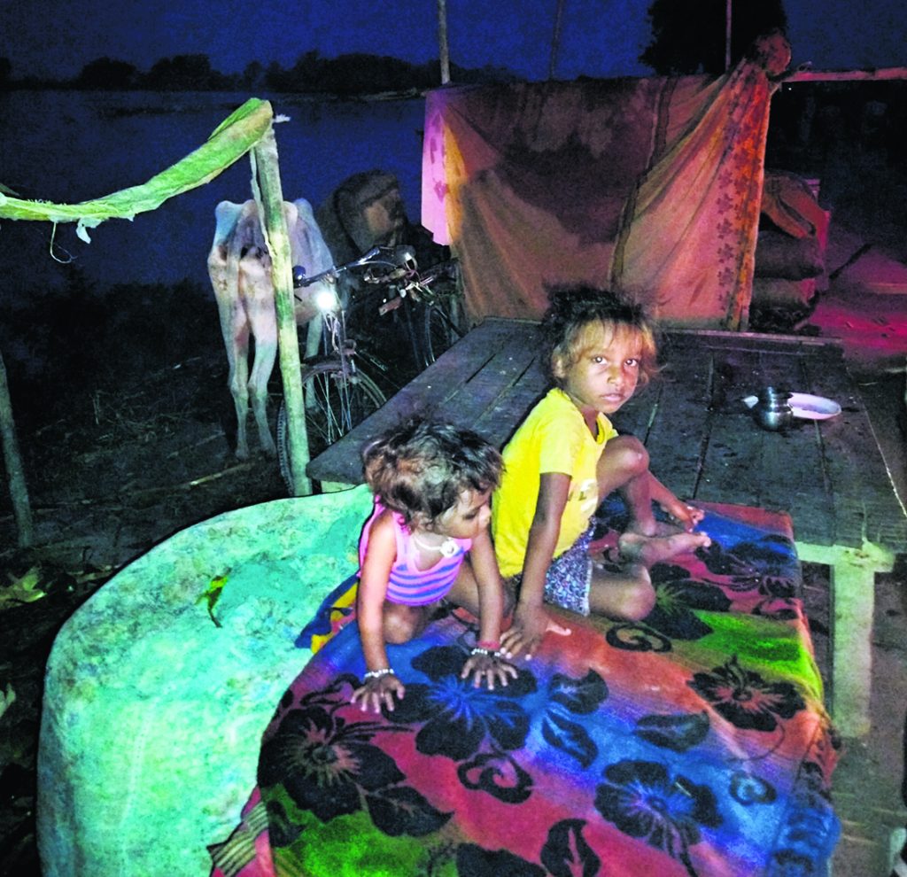 Photos: सहरसा-सुपौल को कोसी ने फिर उजाड़ा, 20 तस्वीरों में देखें लाखों बेघर लोगों की कैसे कट रही जिंदगी... 18 03Sah 14 03102024 63 C631Bha100737340