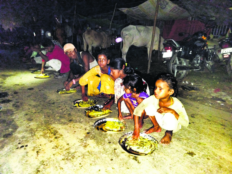 Photos: सहरसा-सुपौल को कोसी ने फिर उजाड़ा, 20 तस्वीरों में देखें लाखों बेघर लोगों की कैसे कट रही जिंदगी... 19 03Sah 15 03102024 63 C631Bha100737340