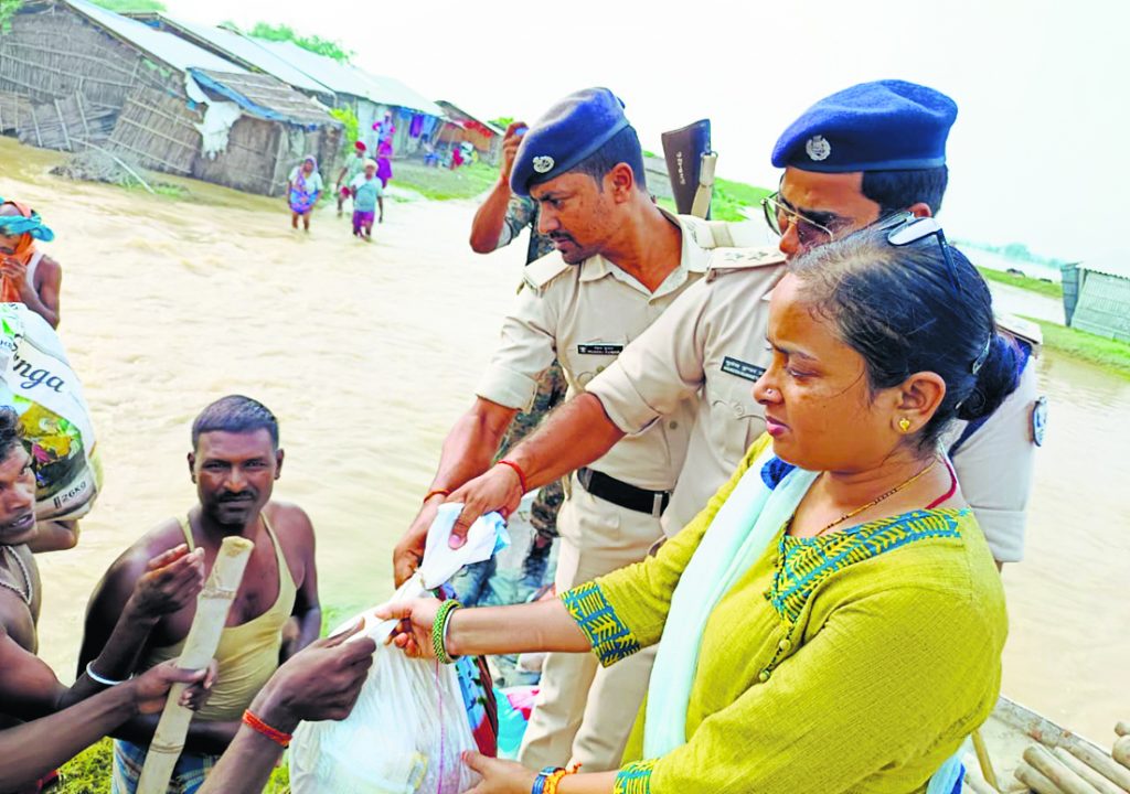 Photos: सहरसा-सुपौल को कोसी ने फिर उजाड़ा, 20 तस्वीरों में देखें लाखों बेघर लोगों की कैसे कट रही जिंदगी... 16 03Sah 16 03102024 63 C631Bha100737340 1